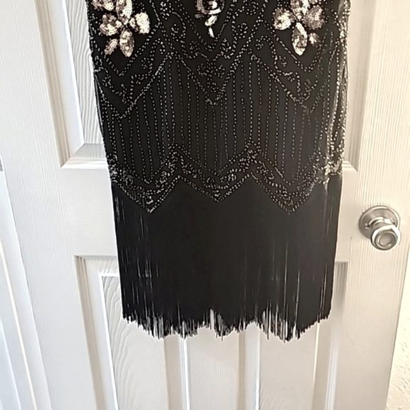 NWOT FLAPPER DRESS WITH acessories Elegant Black and Silver Beaded Dress. - Picture 4 of 8